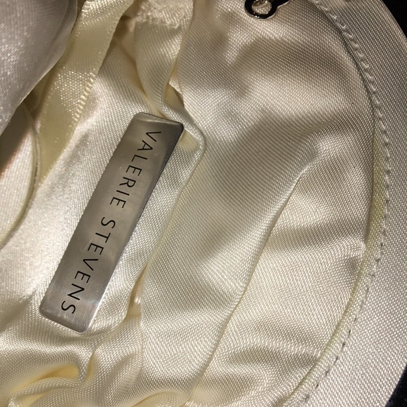 Vintage Valerie Stevens Pleated Satin Mini Bag with Kiss Lock and Floral Edging - Picture 3 of 6